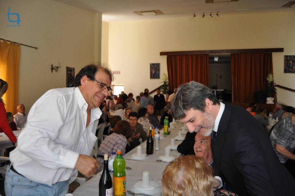Presidente Luís Correia cumprimenta os comensais