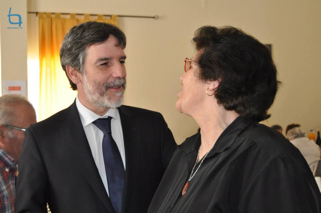 Presidente Luís Correia cumprimenta os comensais