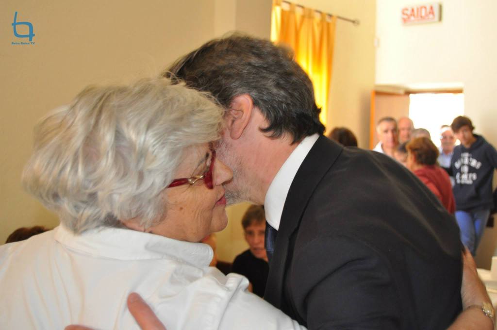 Presidente Luís Correia cumprimenta os comensais