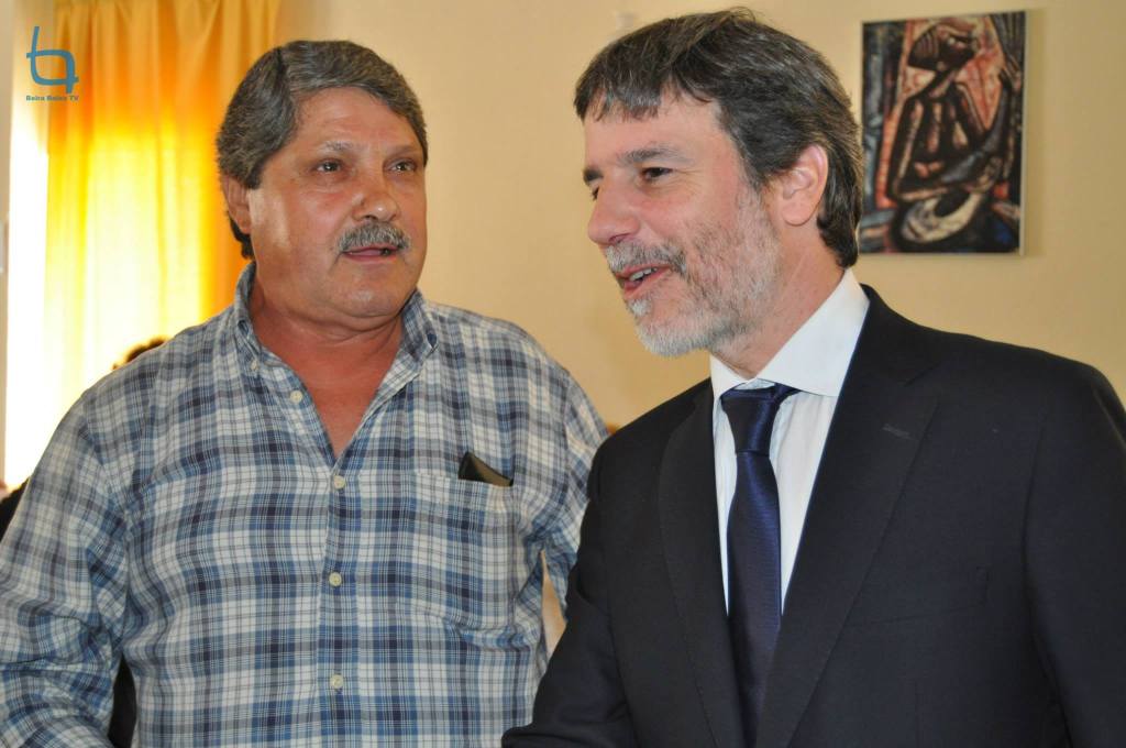 Presidente Luís Correia cumprimenta os comensais